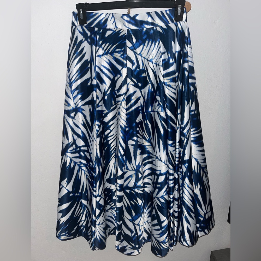 NWT!! Beautiful Romeo & Juliet Couture print skirt